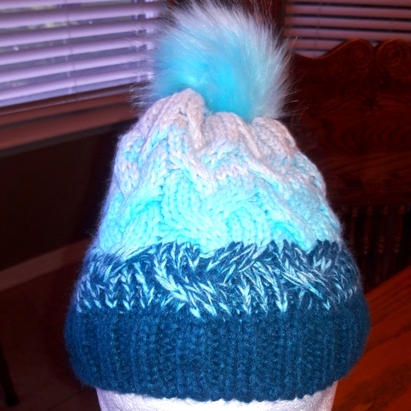 Beanie Pom Pom Hat - Picture 3 of 5